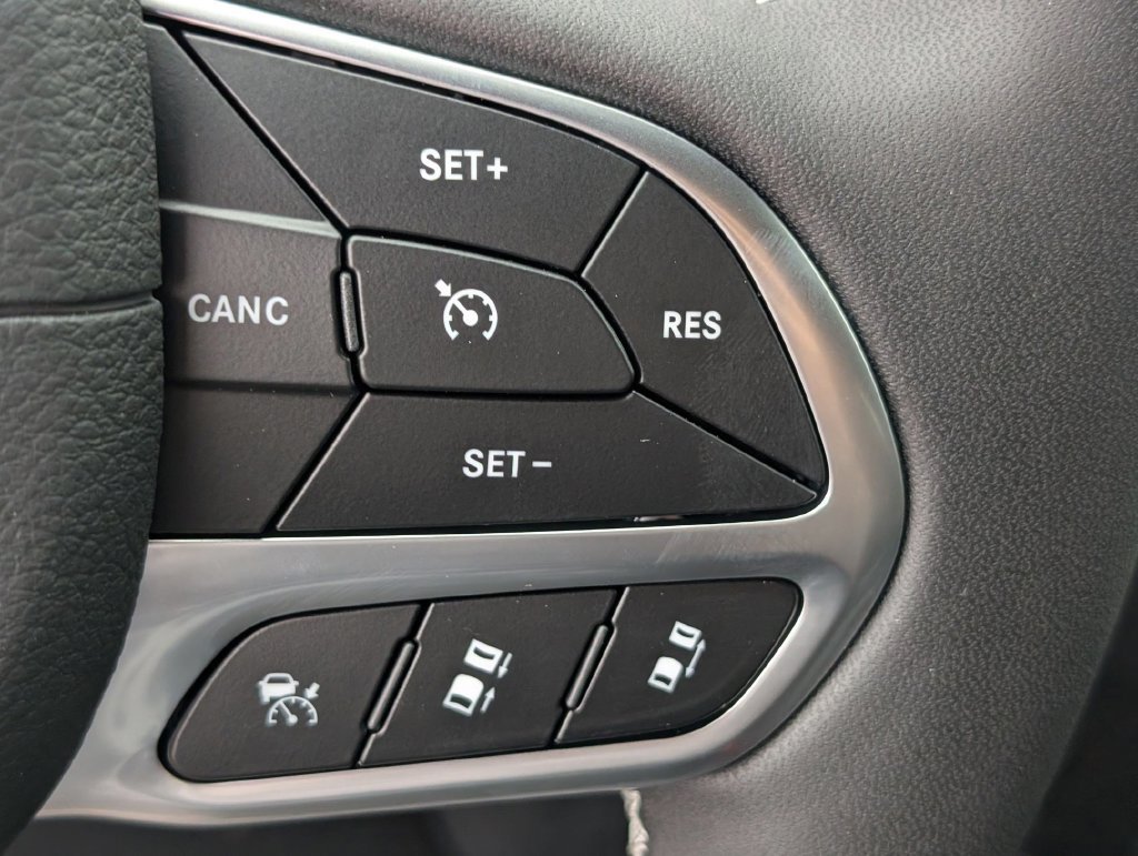 New 2027 Chrysler Pacifica Select FWD image 16