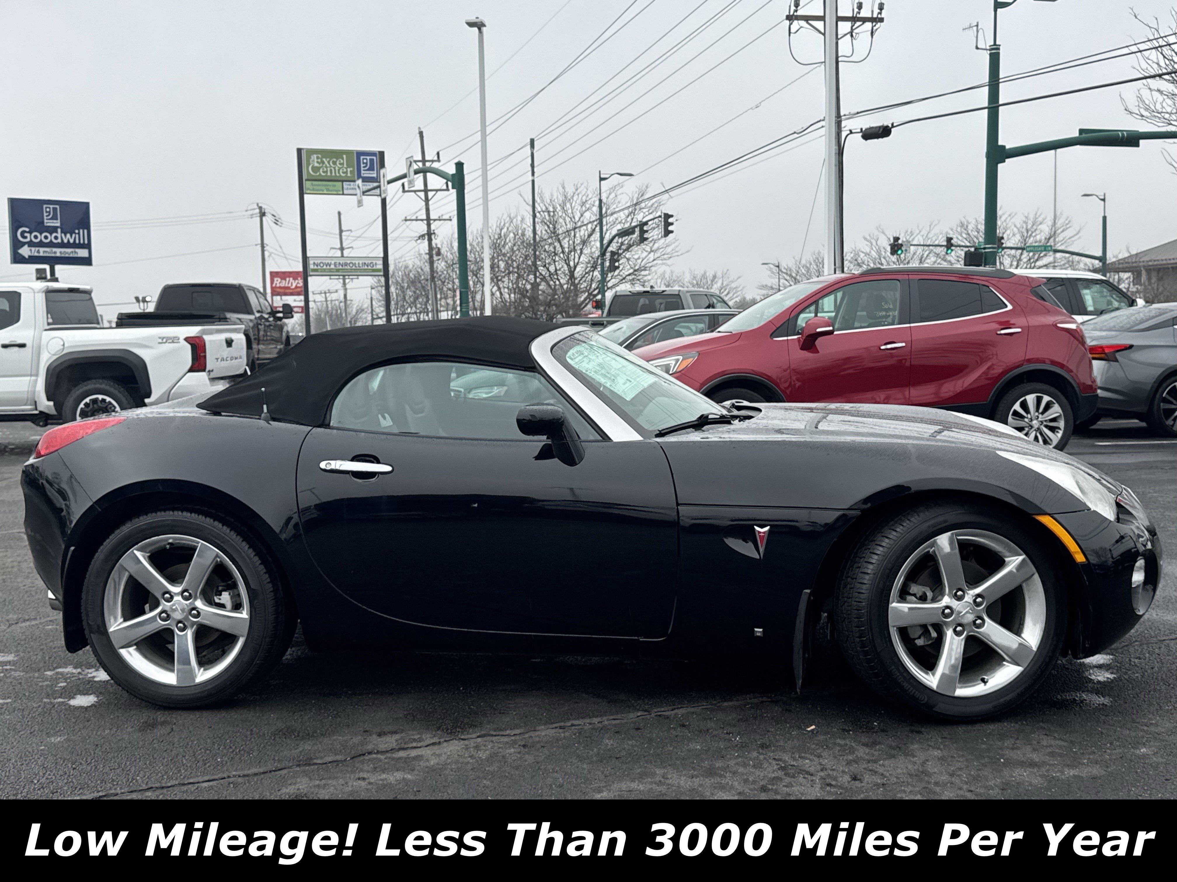 Used 2007 Pontiac Solstice Convertible w/ Premium Package image 2