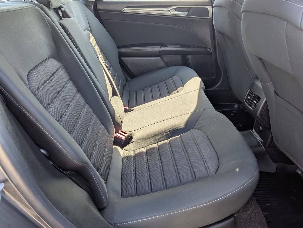 Used 2020 Ford Fusion SE image 27