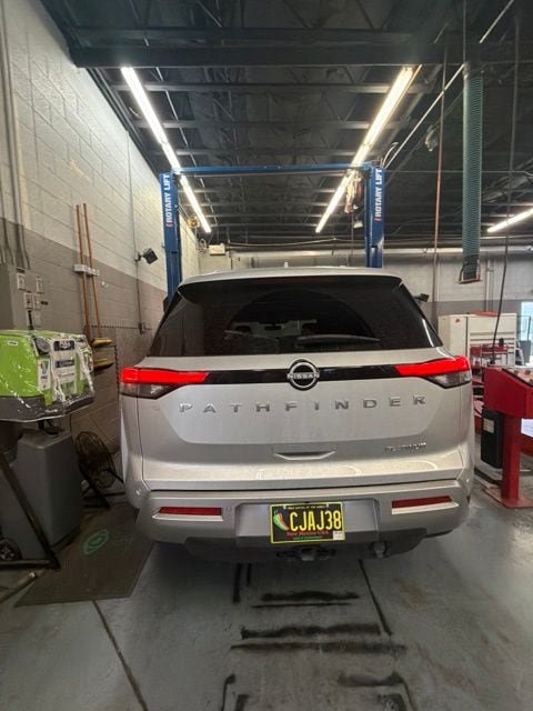 Certified 2024 Nissan Pathfinder Platinum FWD image 8