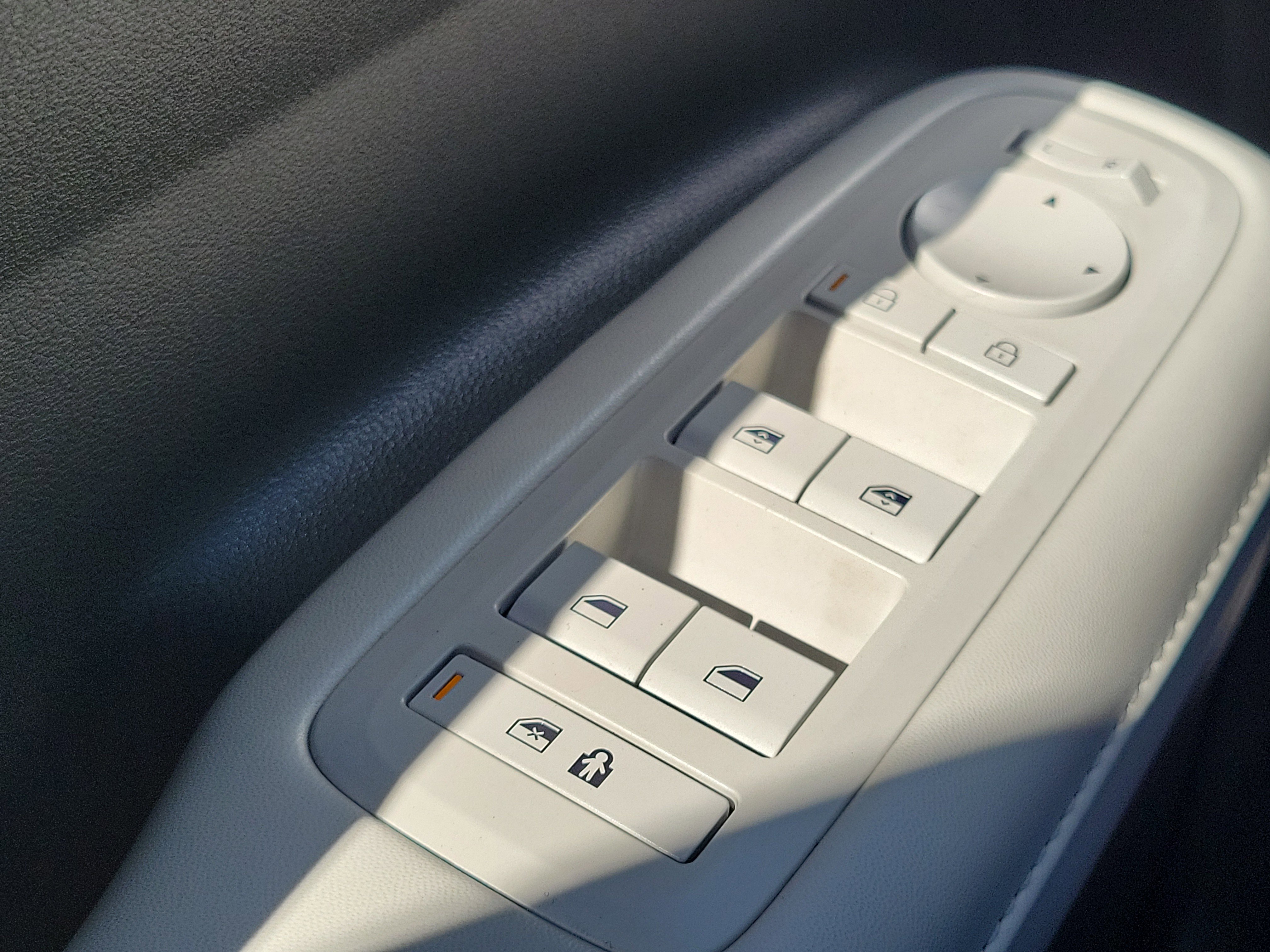 Certified 2025 Hyundai Santa Fe SEL FWD image 18