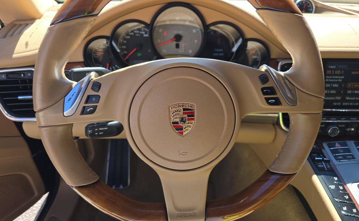 Used 2014 Porsche Panamera S image 10