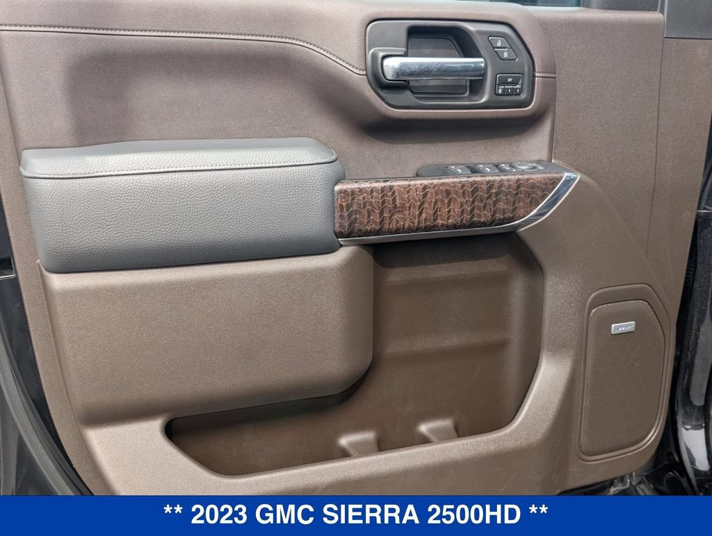 Used 2023 GMC Sierra 2500 Denali w/ Denali Black Diamond Edition AWD/4WD image 11