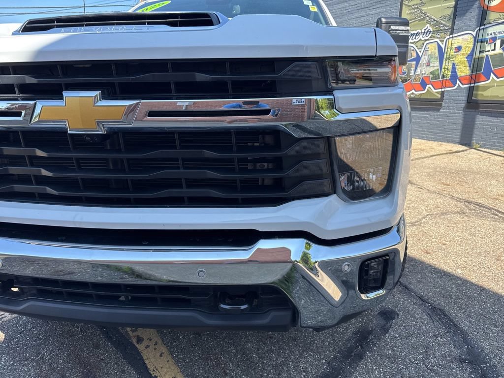 Used 2025 Chevrolet Silverado 2500 LT w/ Safety Package AWD/4WD image 3