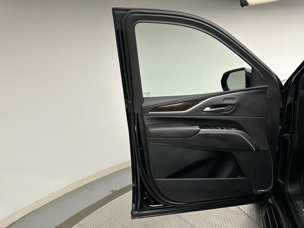 Used 2021 Cadillac Escalade Sport Platinum w/ Heavy-Duty Trailer Package AWD/4WD image 23