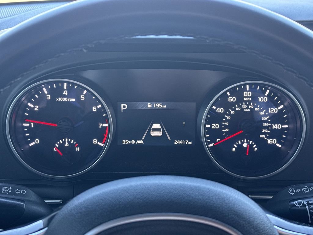 Used 2024 Kia Carnival LX image 10