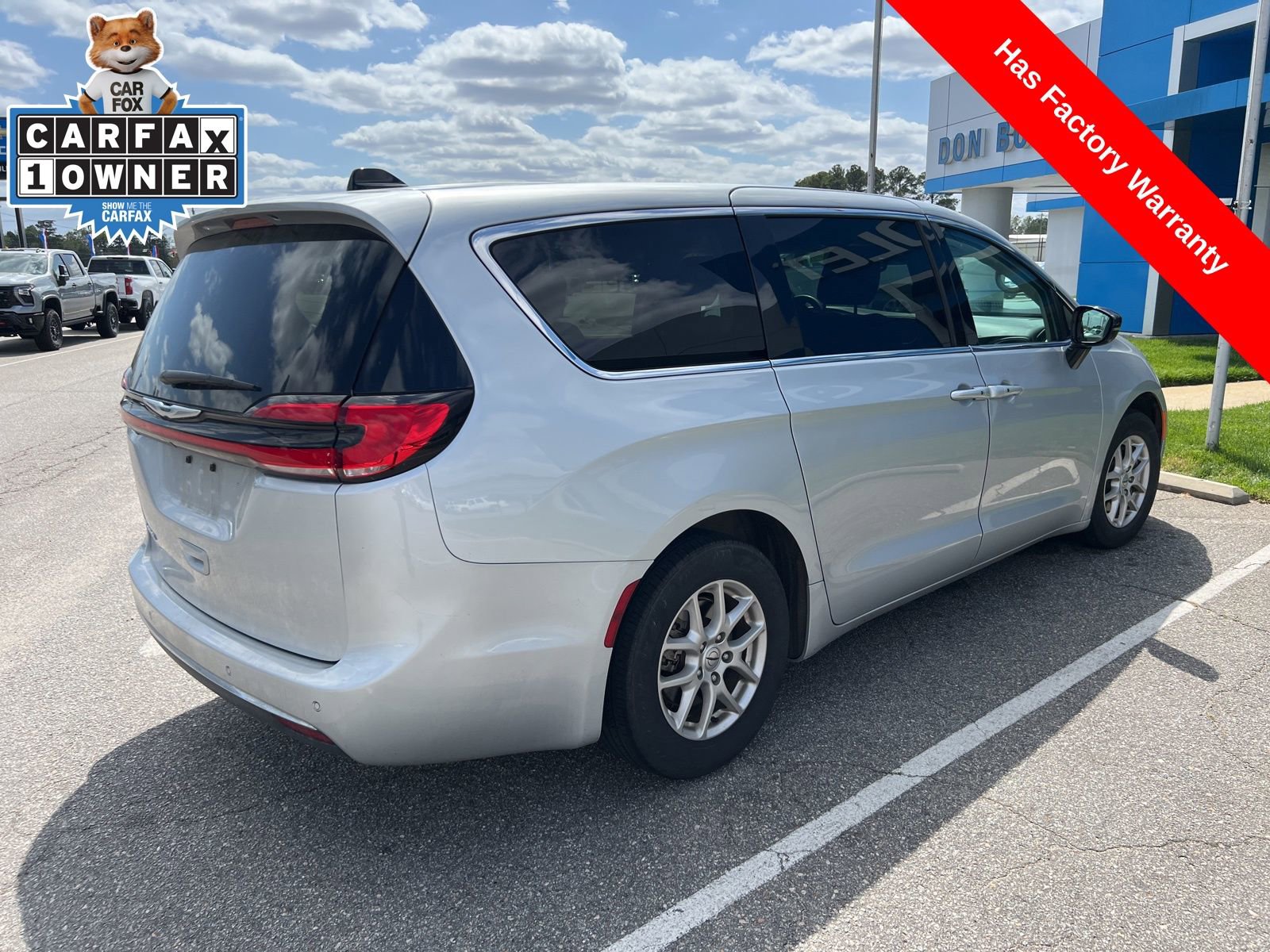 Used 2024 Chrysler Pacifica Touring-L image 5