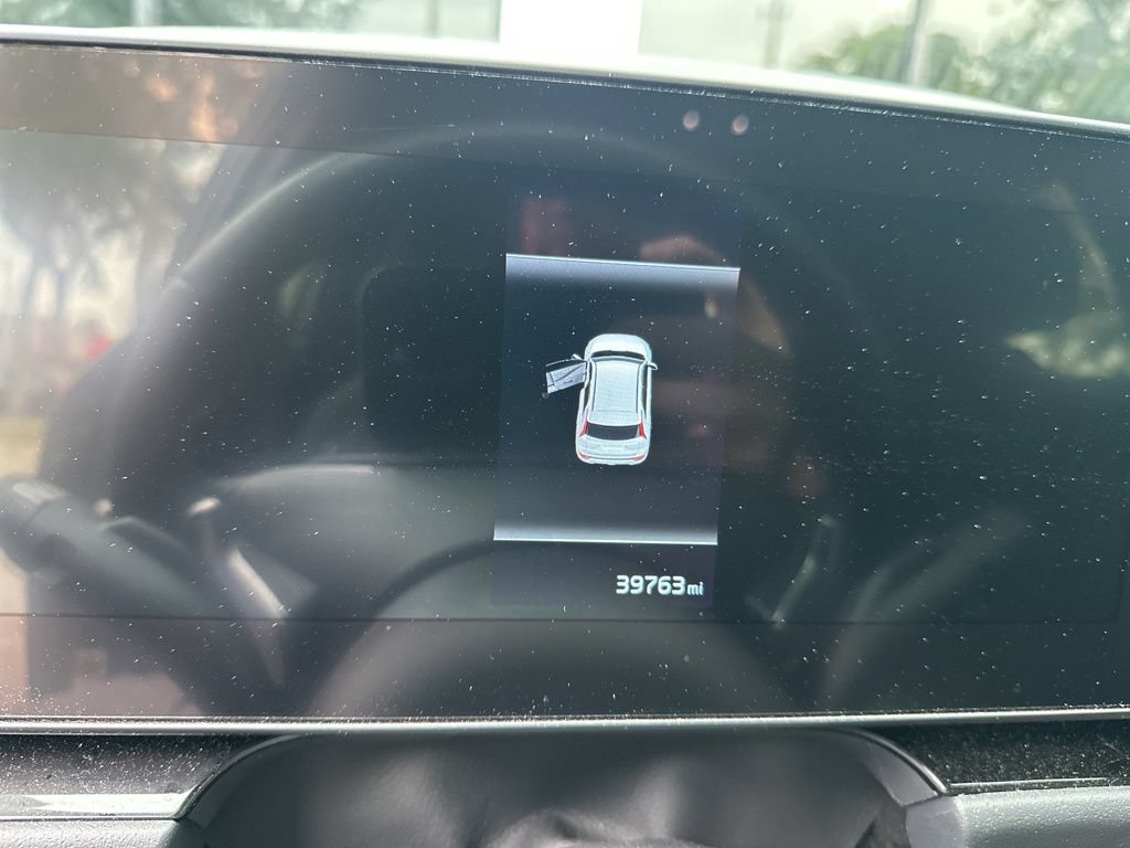 Used 2024 Kia Niro SX Touring FWD image 3