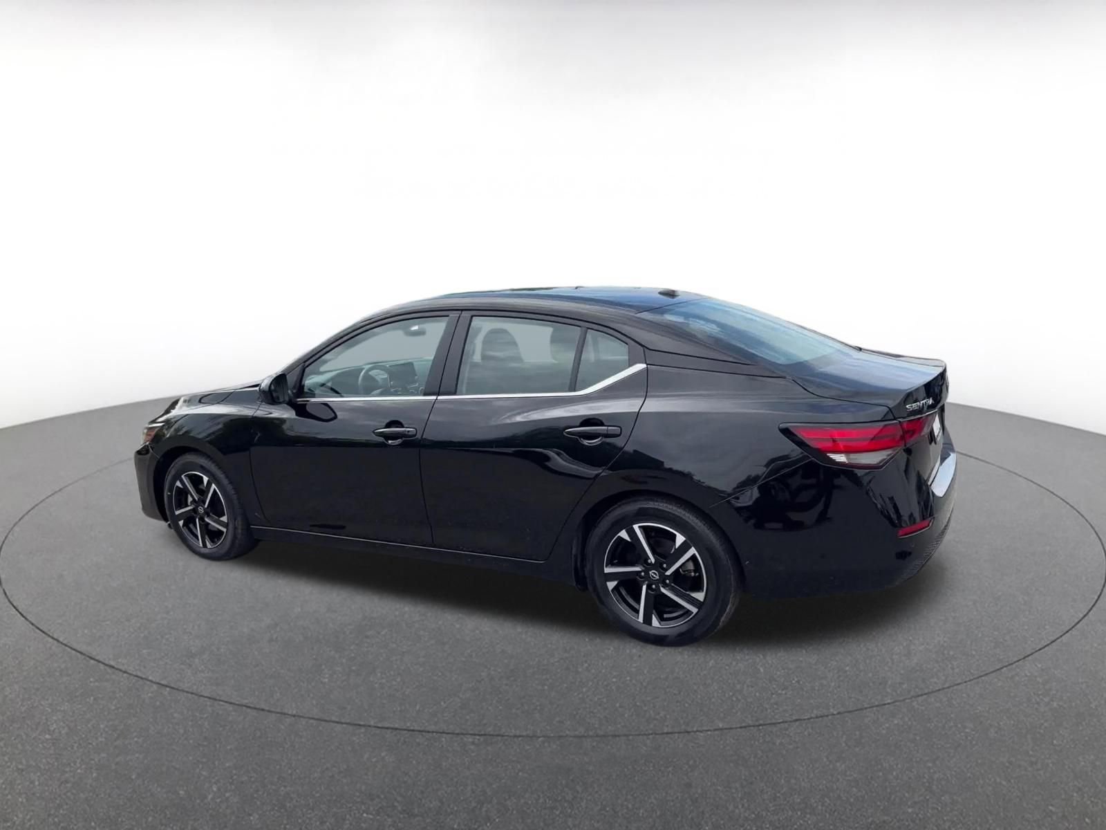 Used 2025 Nissan Sentra SV FWD image 9