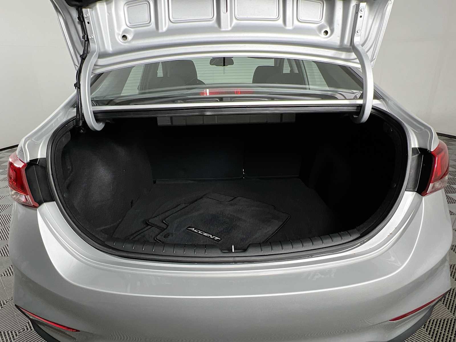 Used 2020 Hyundai Accent Limited FWD image 26