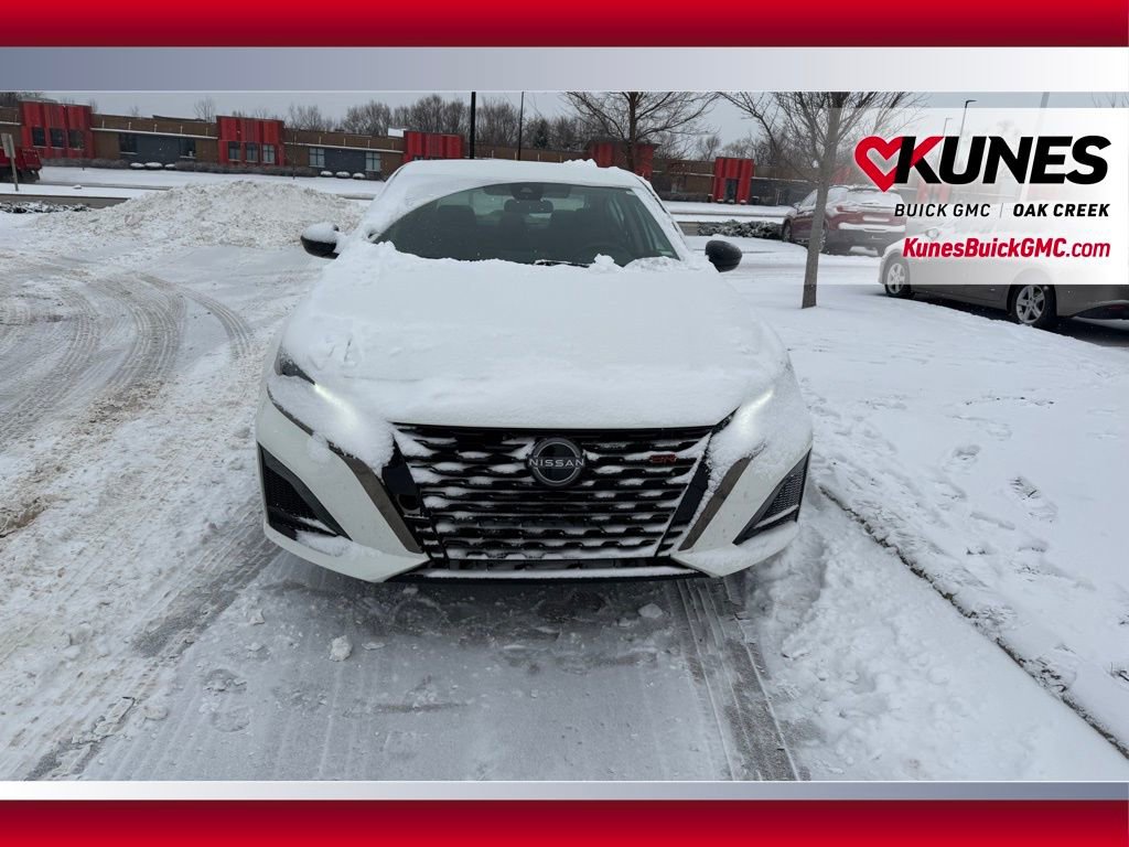 Used 2024 Nissan Altima 2.5 SR image 3