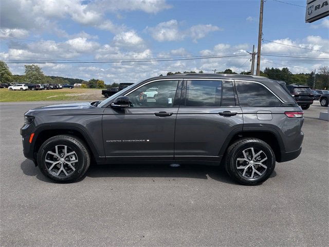 New 2025 Jeep Grand Cherokee Limited image 2