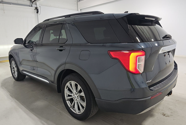Used 2022 Ford Explorer XLT w/ Equipment Group 202A AWD/4WD image 4