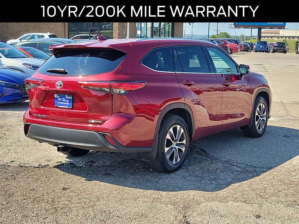 Used 2021 Toyota Highlander XLE AWD/4WD image 4