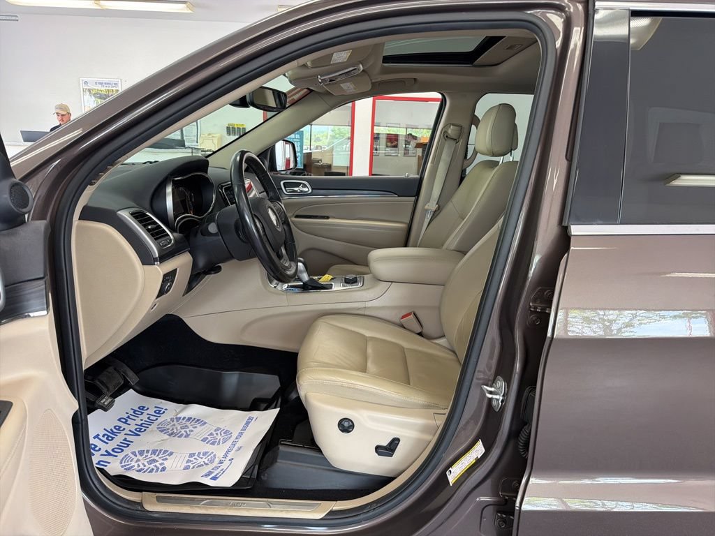 Used 2020 Jeep Grand Cherokee Limited AWD/4WD image 7