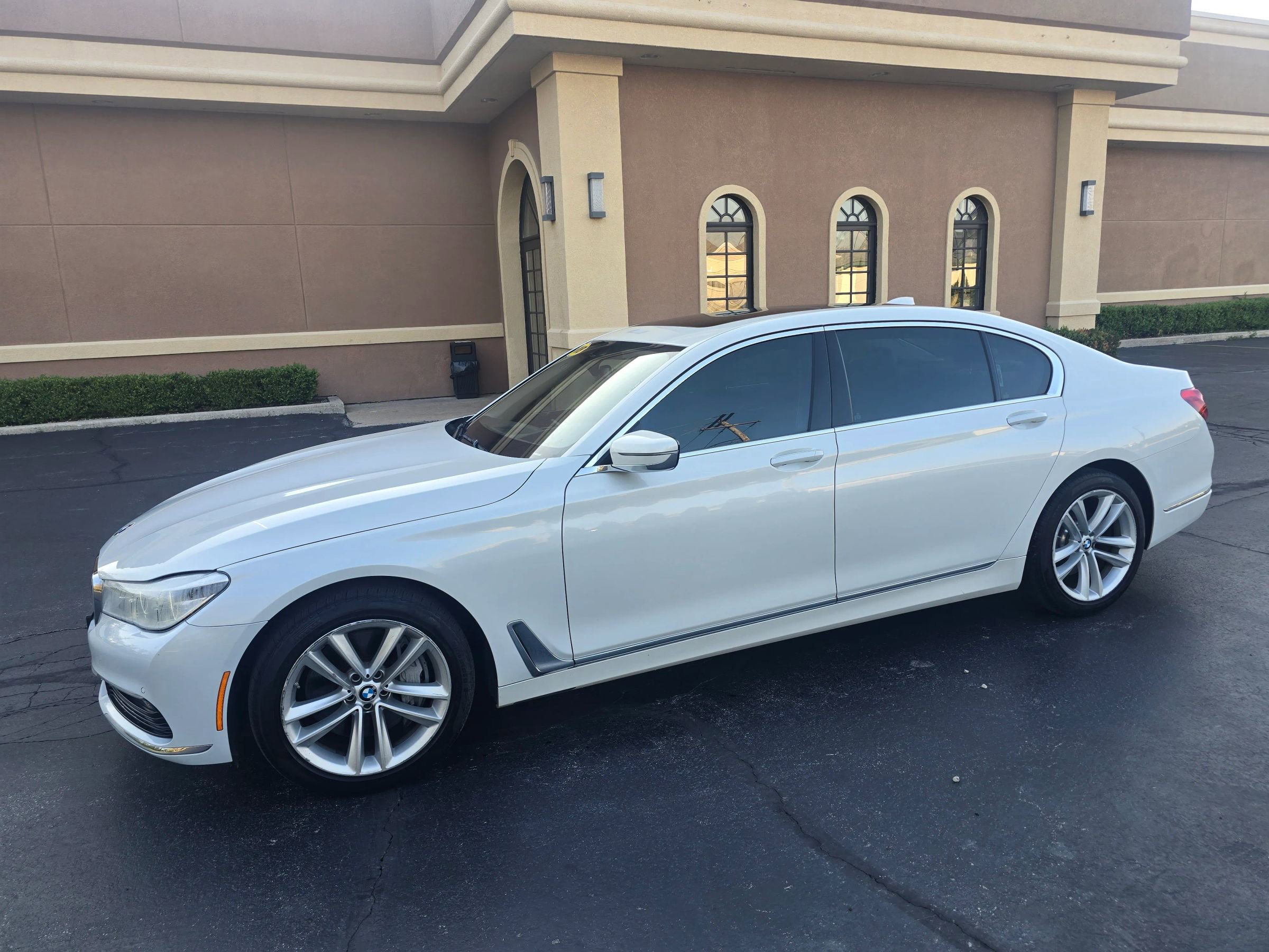 Used 2018 BMW 750i xDrive AWD/4WD image 4