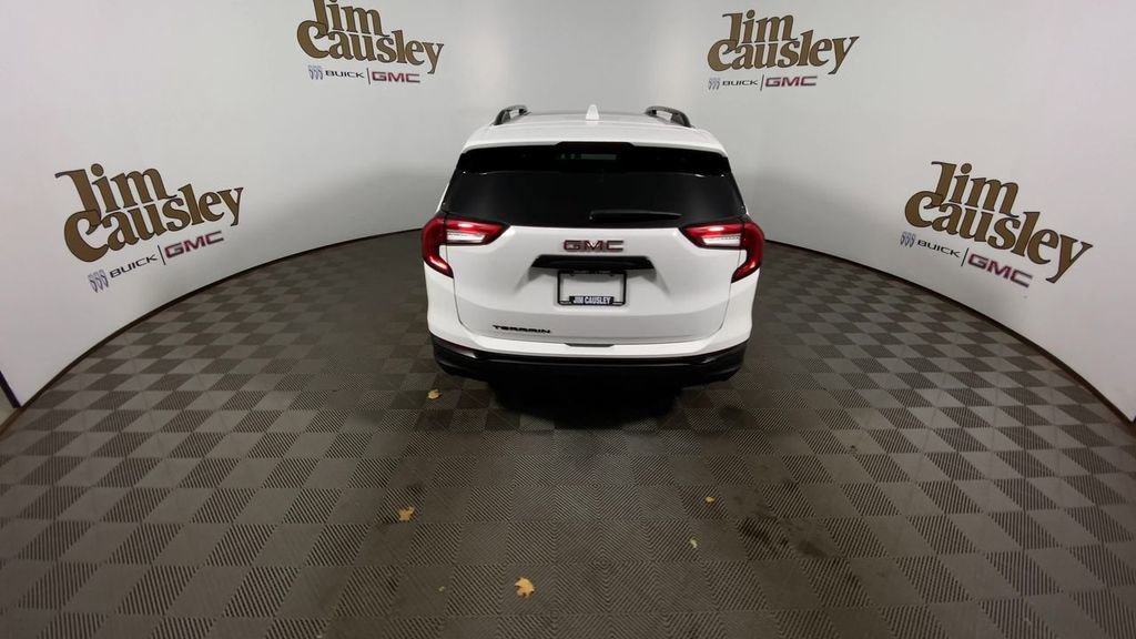 Used 2023 GMC Terrain SLE w/ Driver Convenience Package image 7