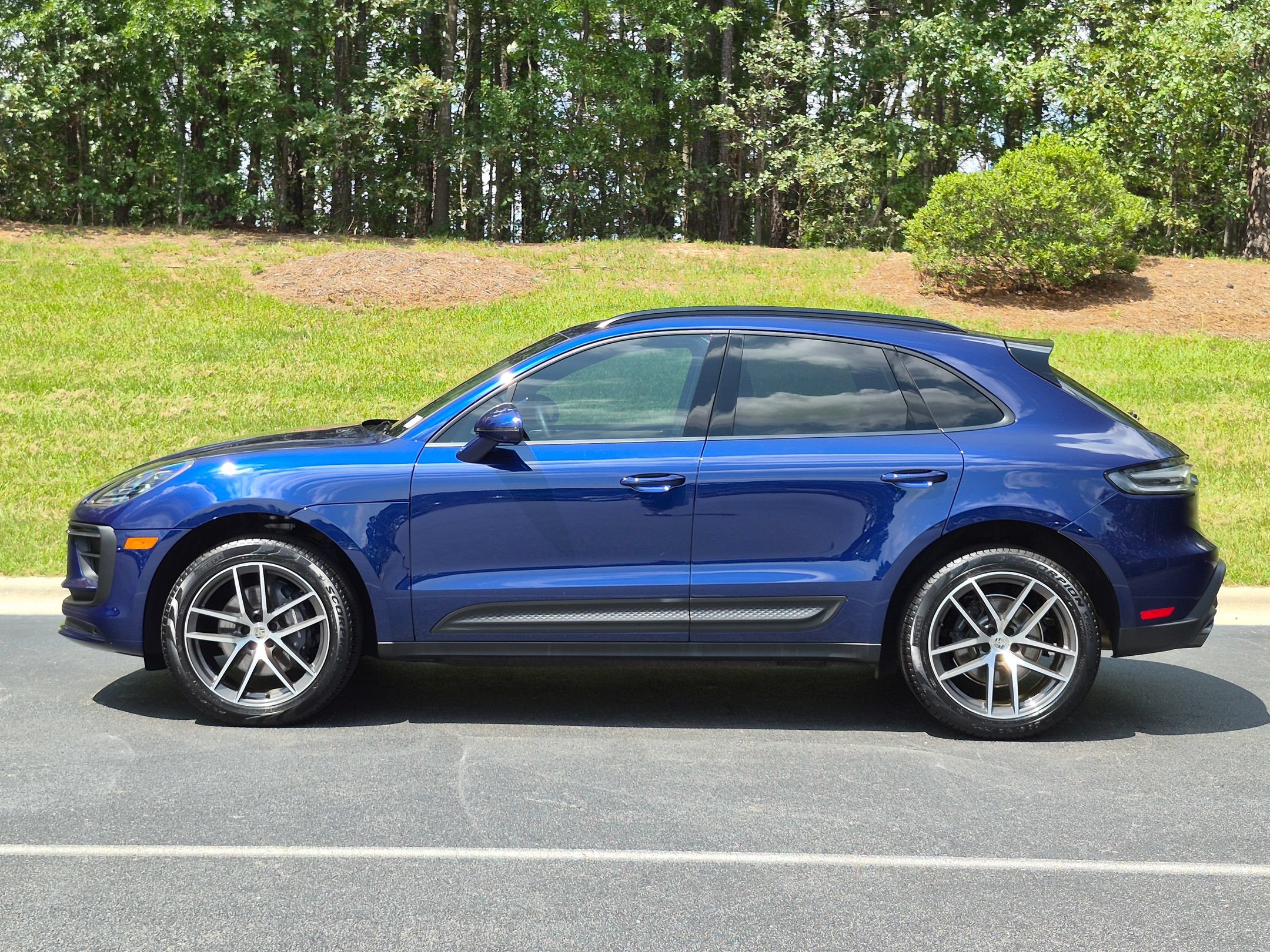 Certified 2026 Porsche Macan AWD/4WD image 2