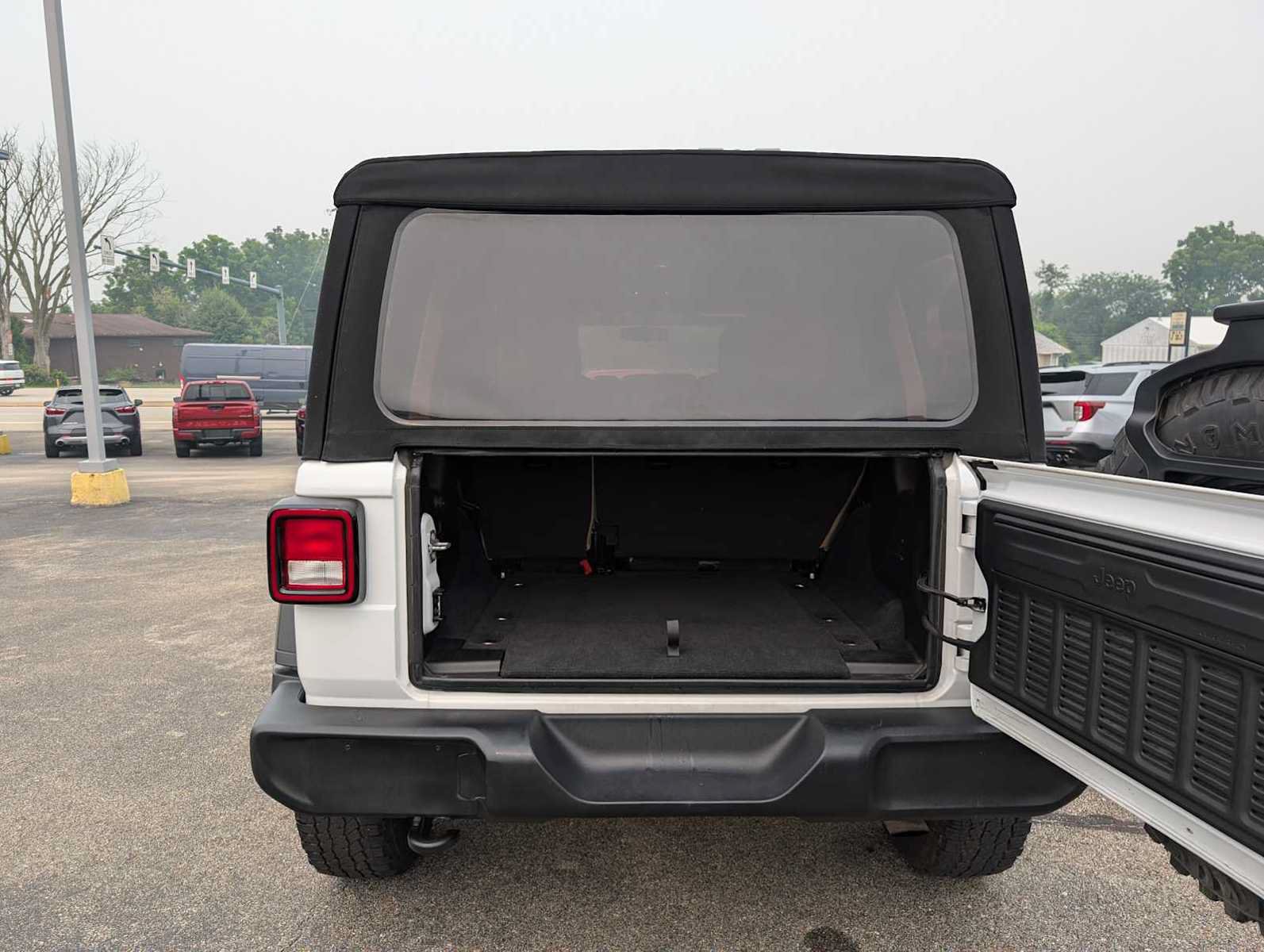 Used 2022 Jeep Wrangler Unlimited Sport AWD/4WD image 40