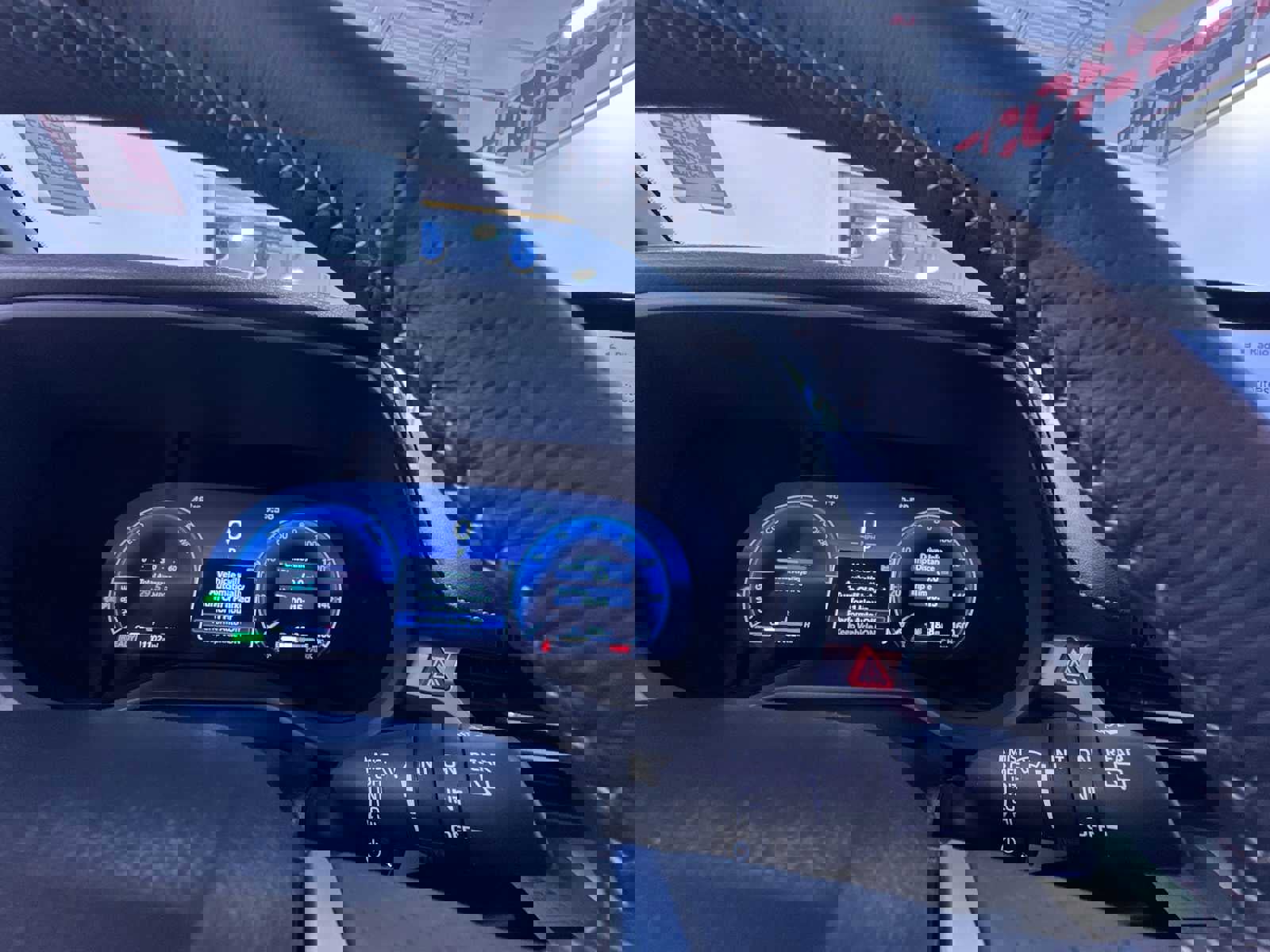 Used 2025 Toyota Sienna Limited image 19