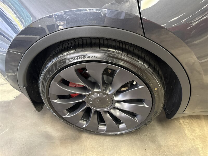 Used 2024 Tesla Model Y Performance AWD/4WD image 12