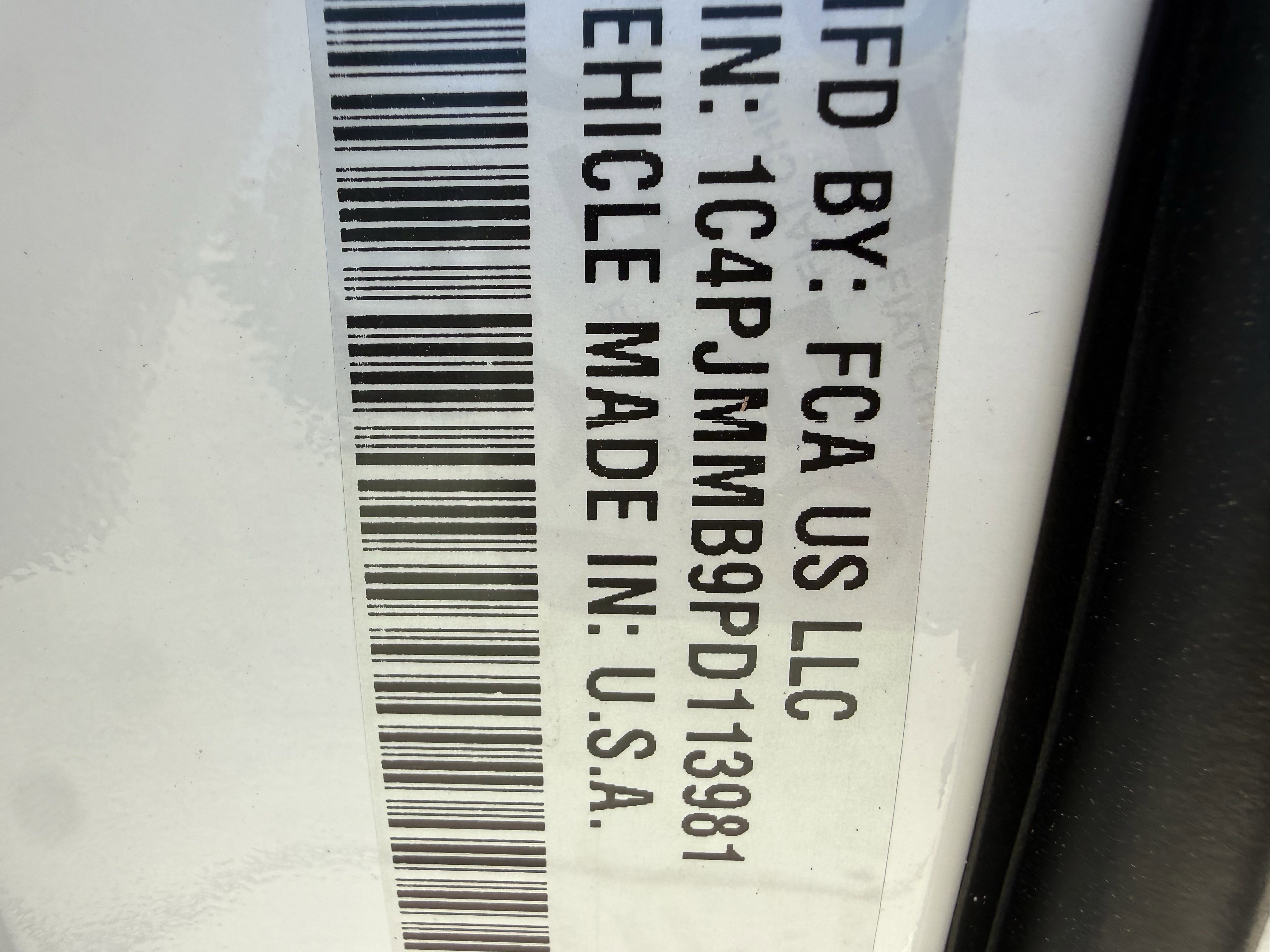 Used 2023 Jeep Cherokee Altitude Lux image 35