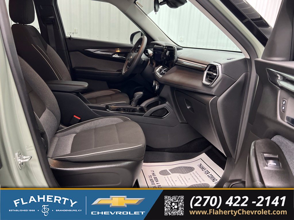 Used 2025 Chevrolet TrailBlazer LT FWD image 15