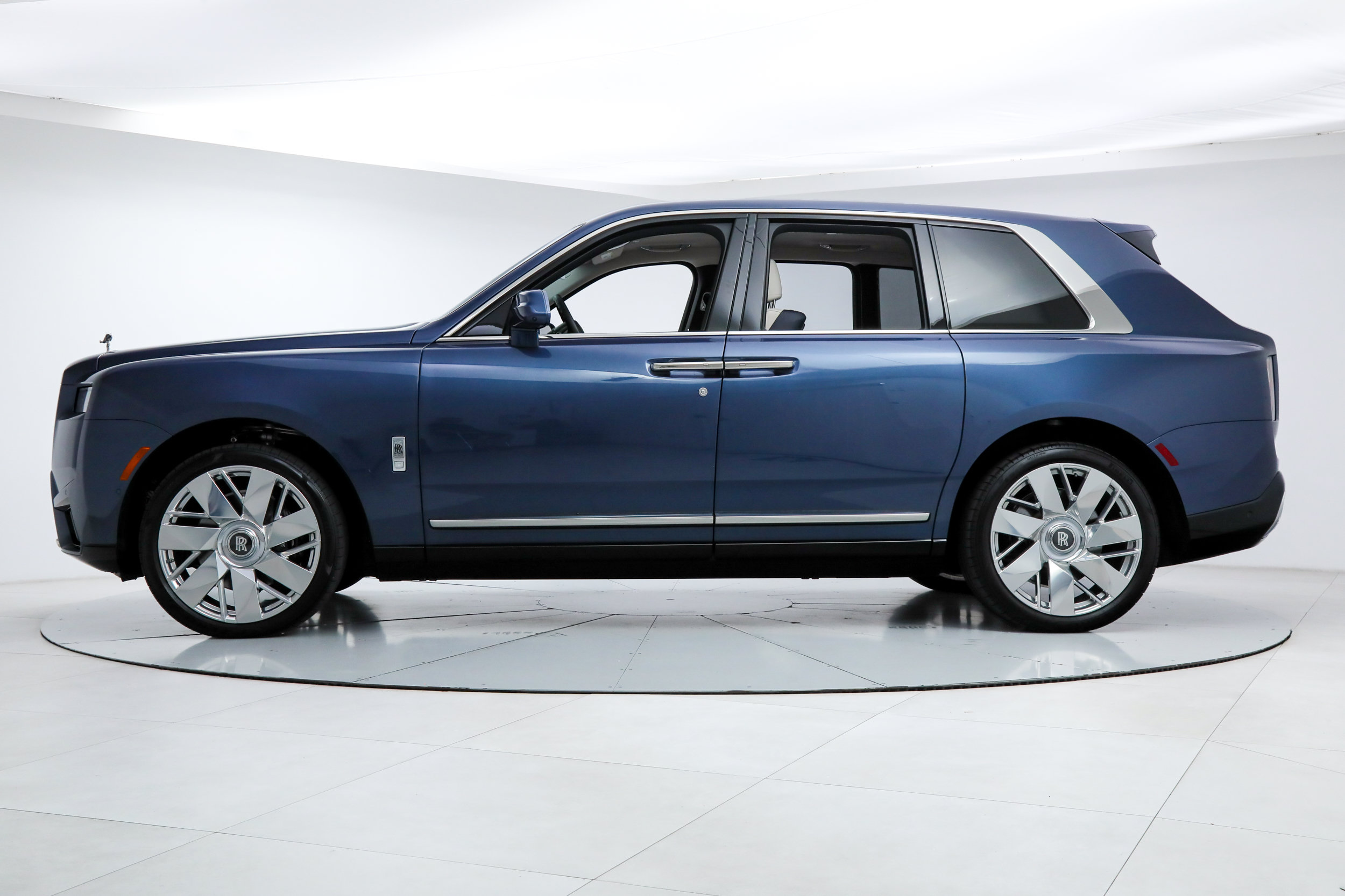 Used 2026 Rolls-Royce Cullinan AWD/4WD image 2