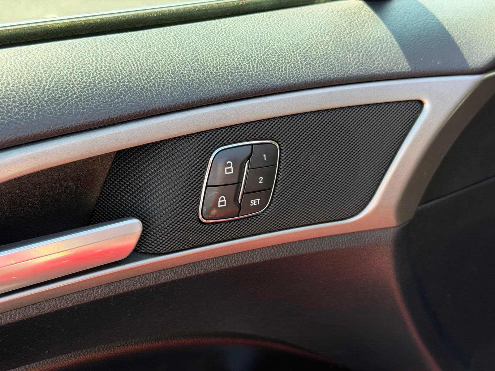 Used 2020 Ford Fusion SEL FWD image 13