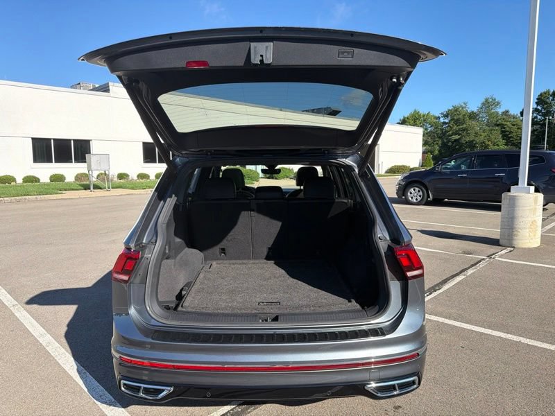 Used 2023 Volkswagen Tiguan SEL R-Line AWD/4WD image 9