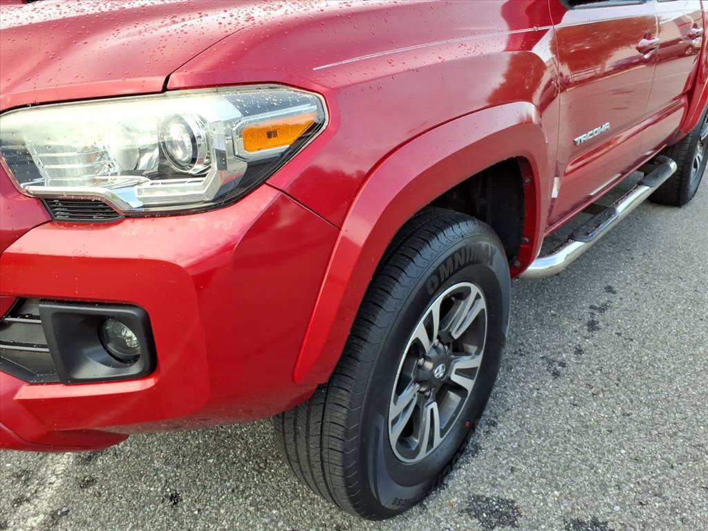 Used 2017 Toyota Tacoma TRD Sport w/ Premium & Technology Package AWD/4WD image 8