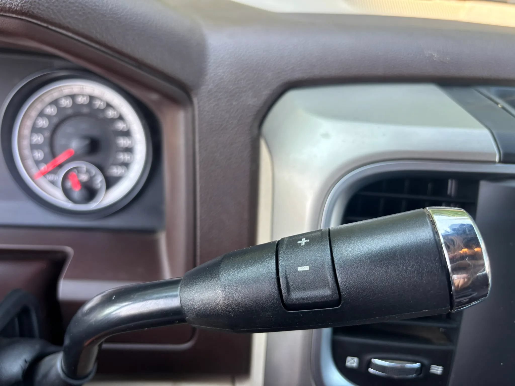 Used 2014 RAM 2500 SLT AWD/4WD image 17