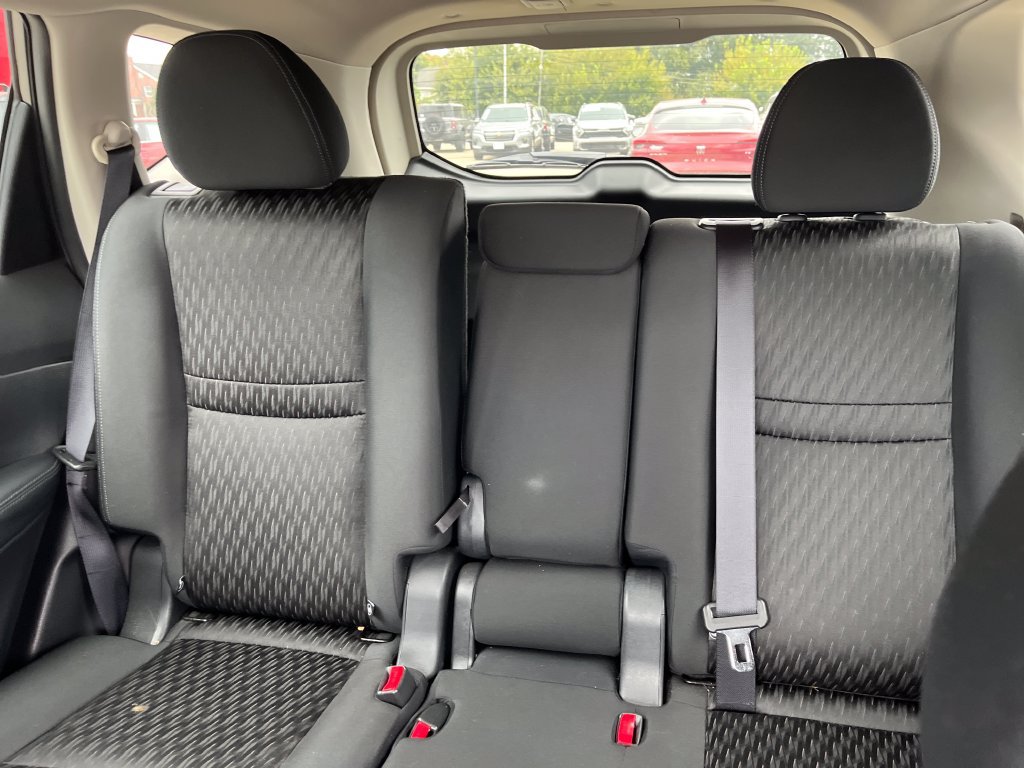 Used 2019 Nissan Rogue SV AWD/4WD image 13