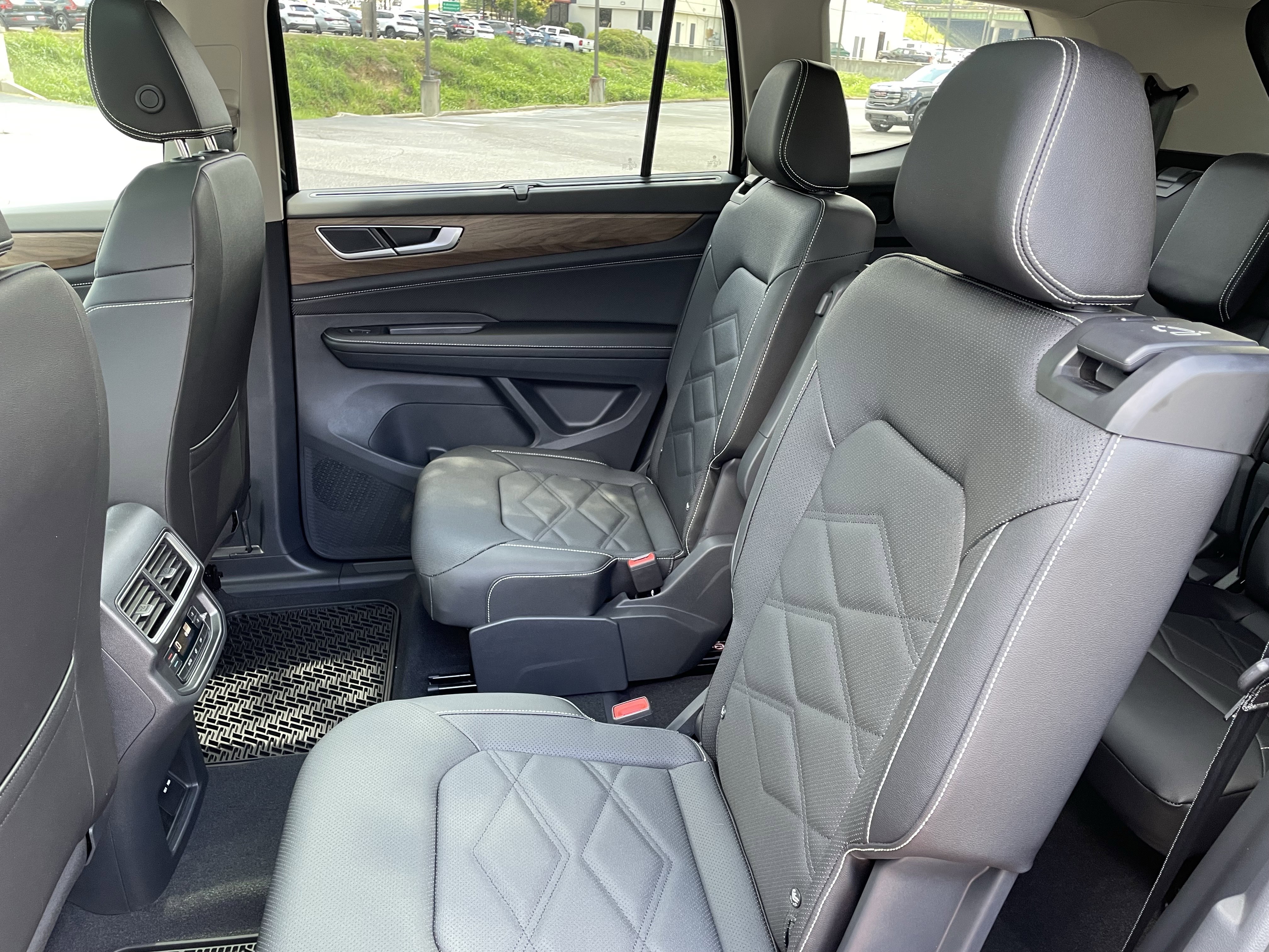 New 2026 Volkswagen Atlas SE image 12