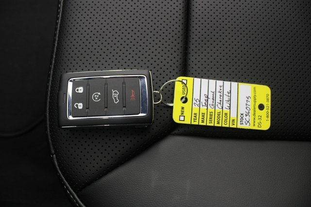 New 2025 Jeep Grand Cherokee Limited w/ Luxury Tech Group II image 9