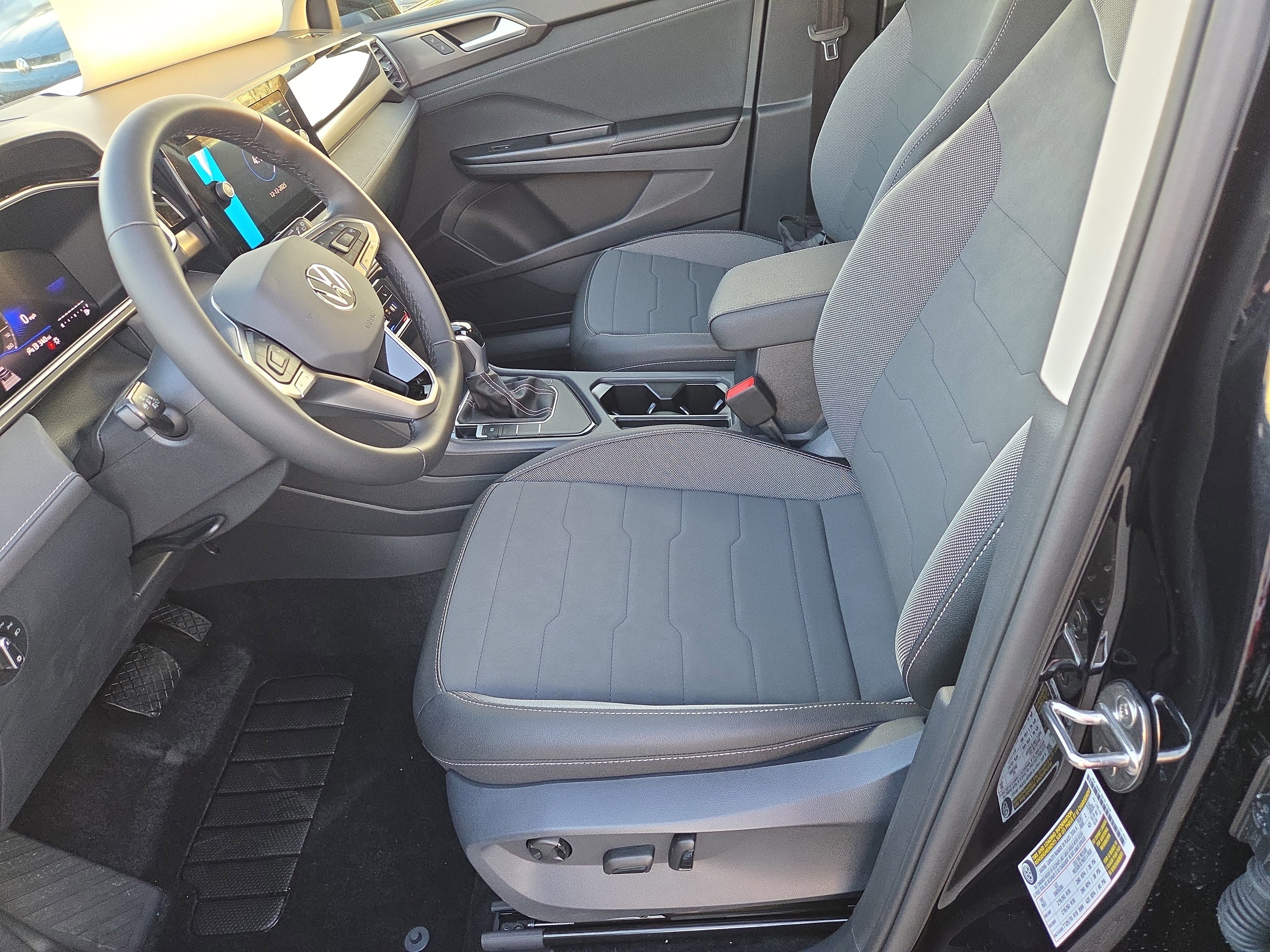 New 2026 Volkswagen Taos SE image 5