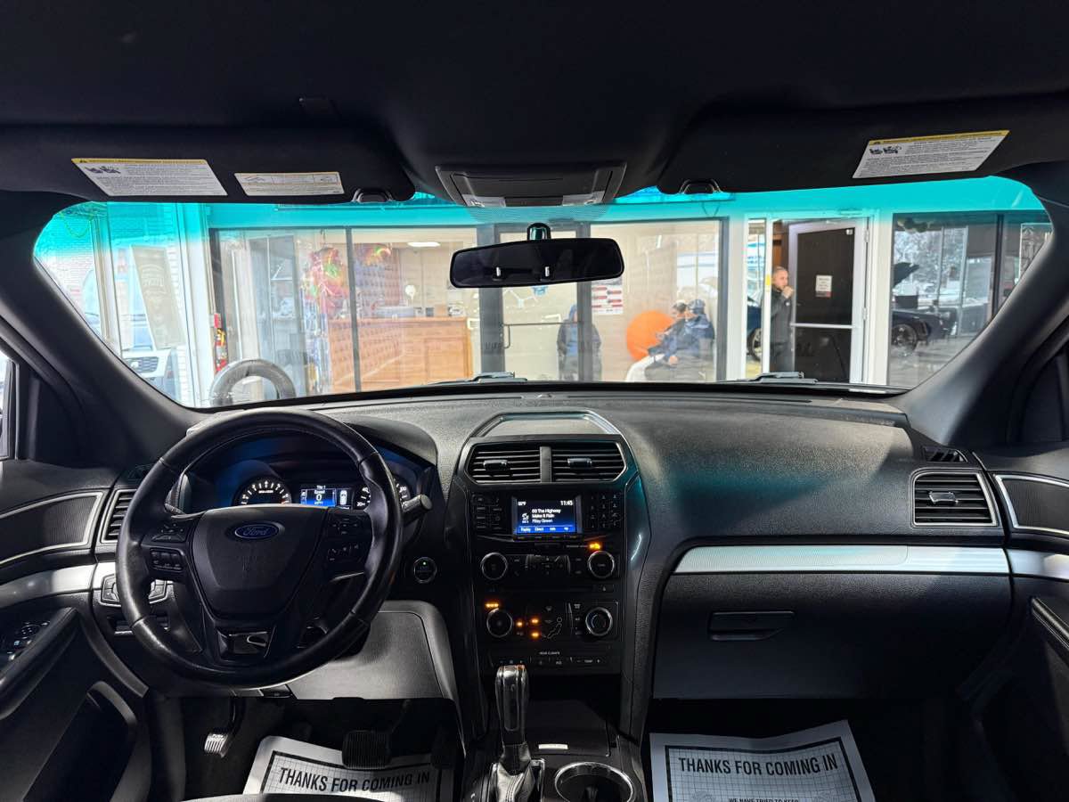 Used 2017 Ford Explorer XLT AWD/4WD image 23