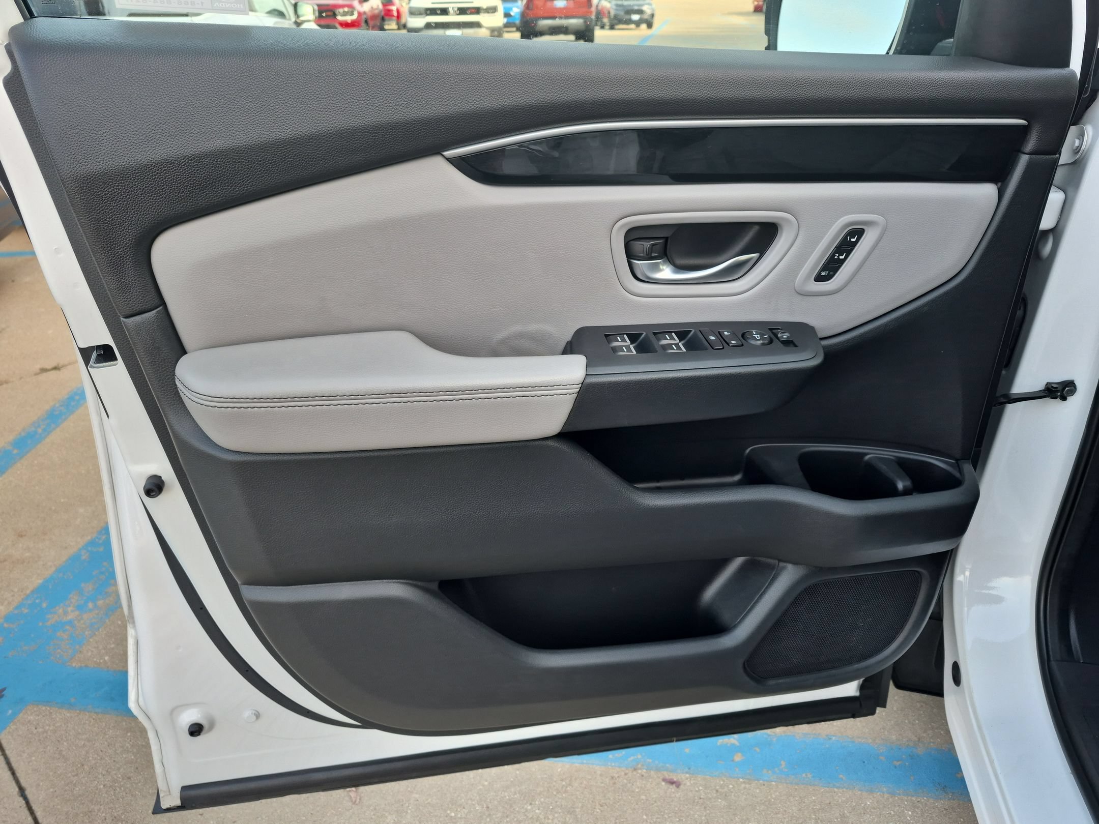 Used 2024 Honda Pilot Touring image 12