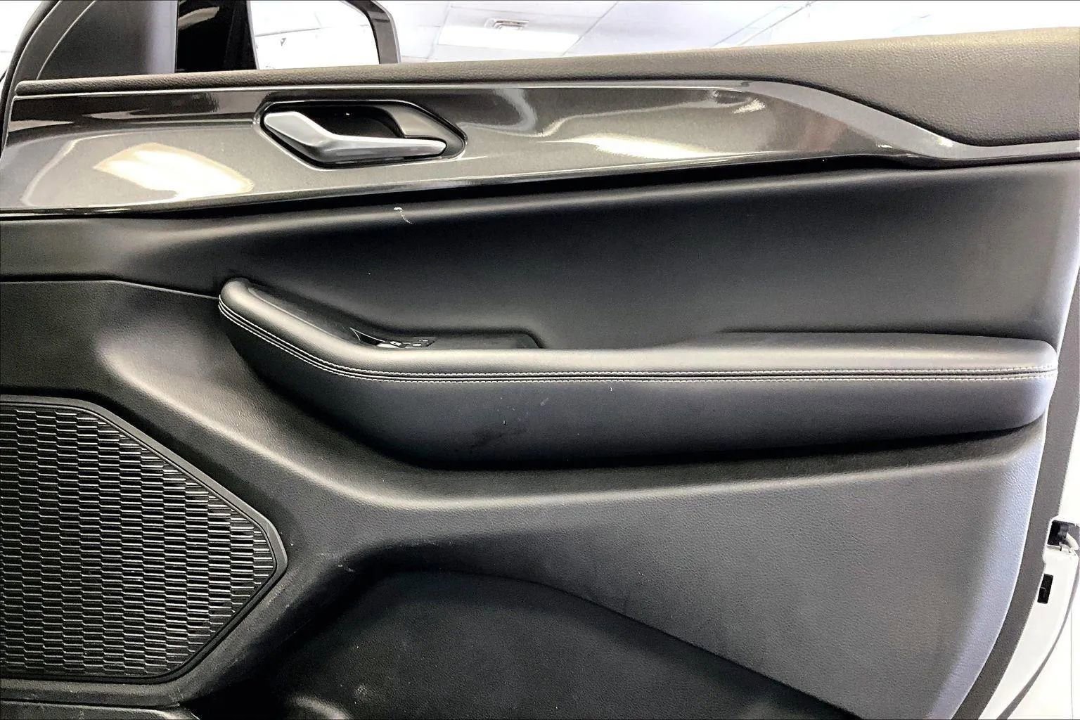 Used 2023 Jeep Grand Cherokee L Laredo image 23