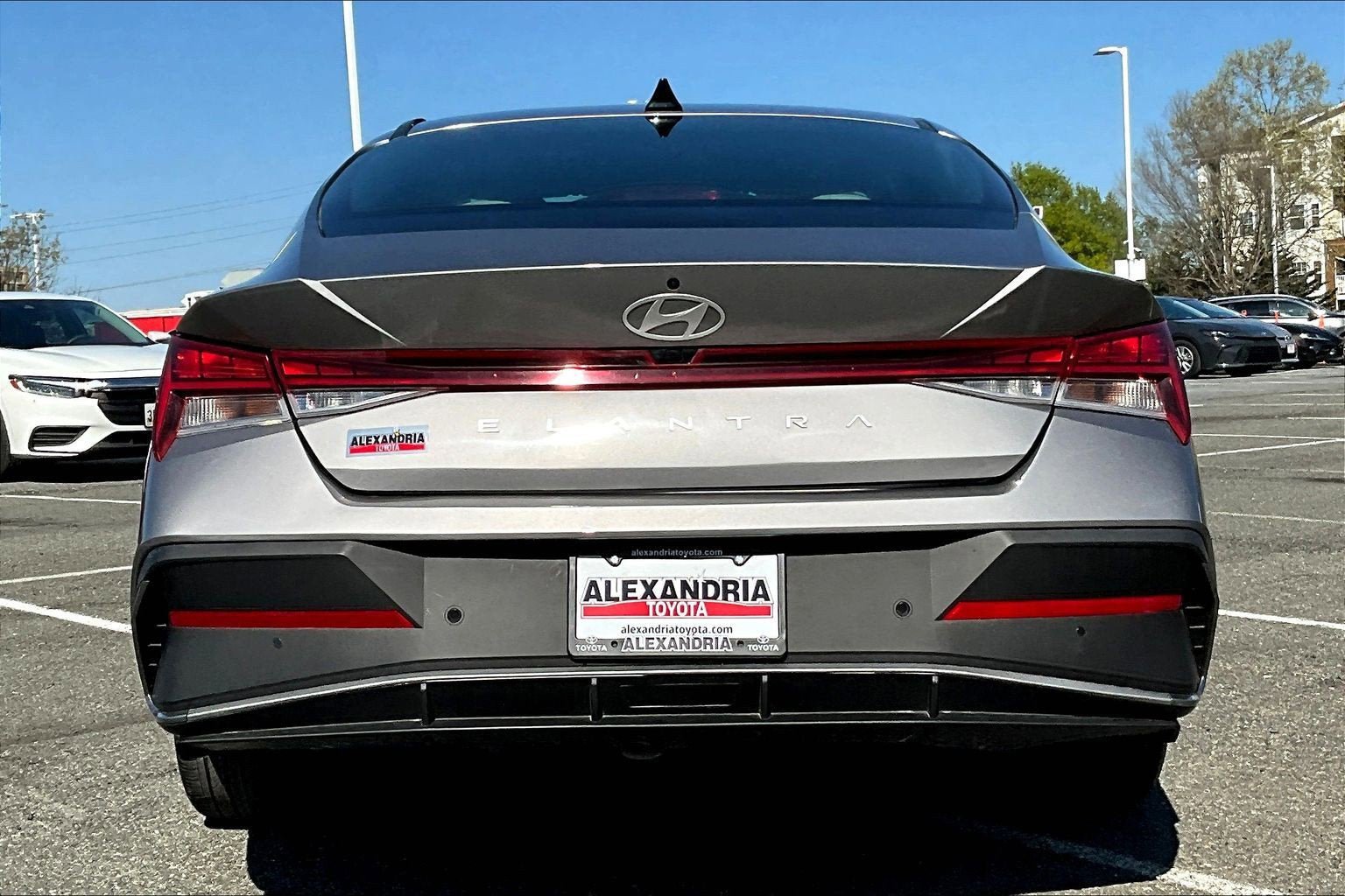 Used 2024 Hyundai Elantra Limited FWD image 4
