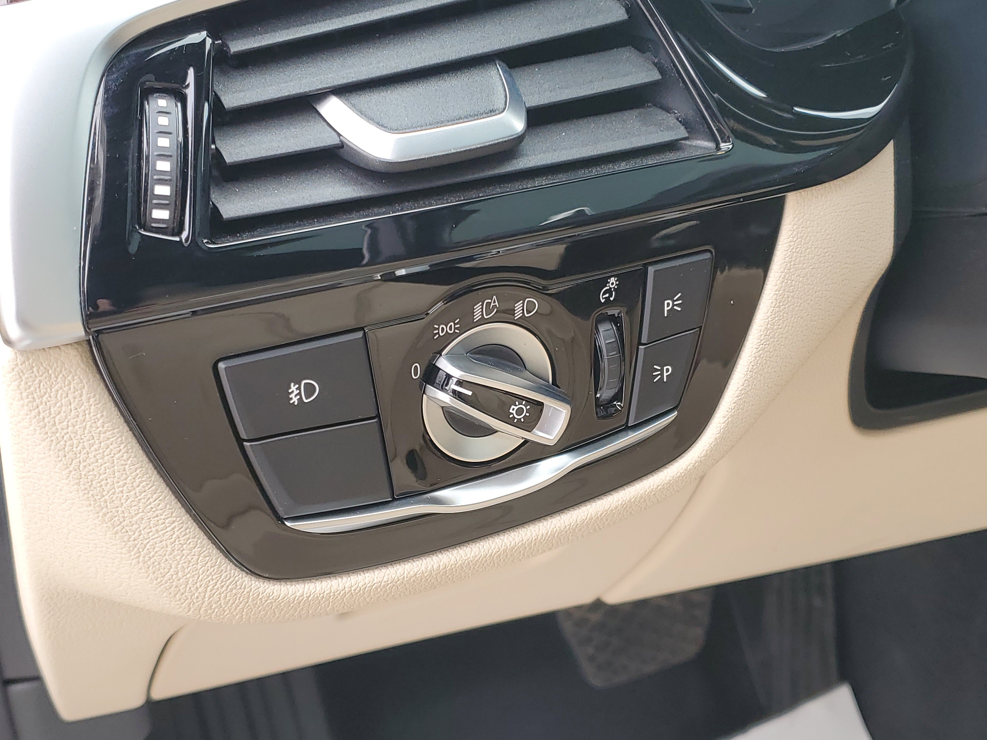 Used 2018 BMW 530i xDrive image 11