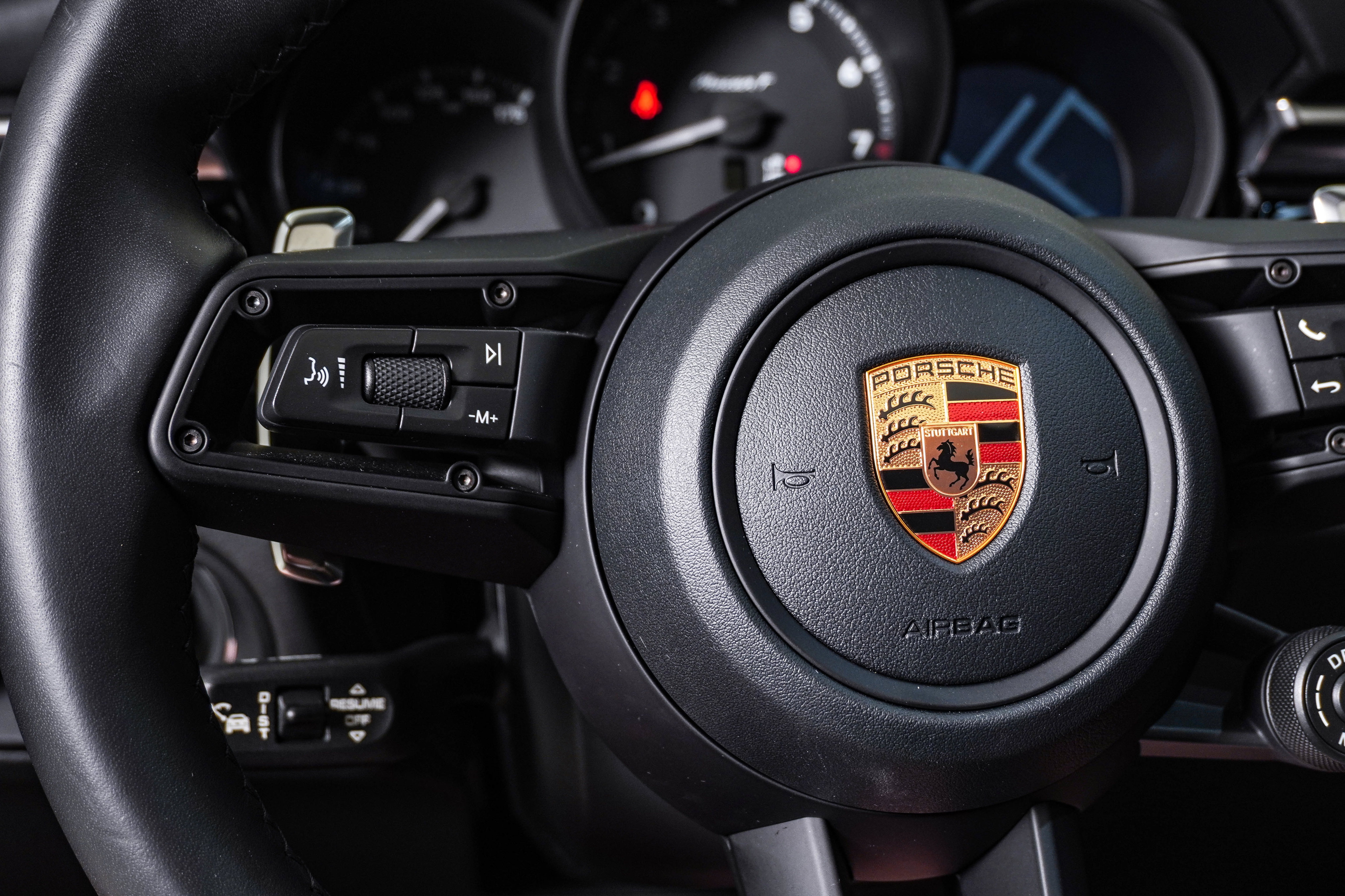 Certified 2026 Porsche Macan Turbo AWD/4WD image 23