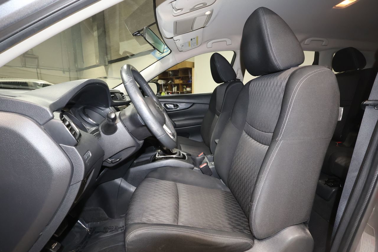 Used 2017 Nissan Rogue SV w/ SV Premium Package image 23