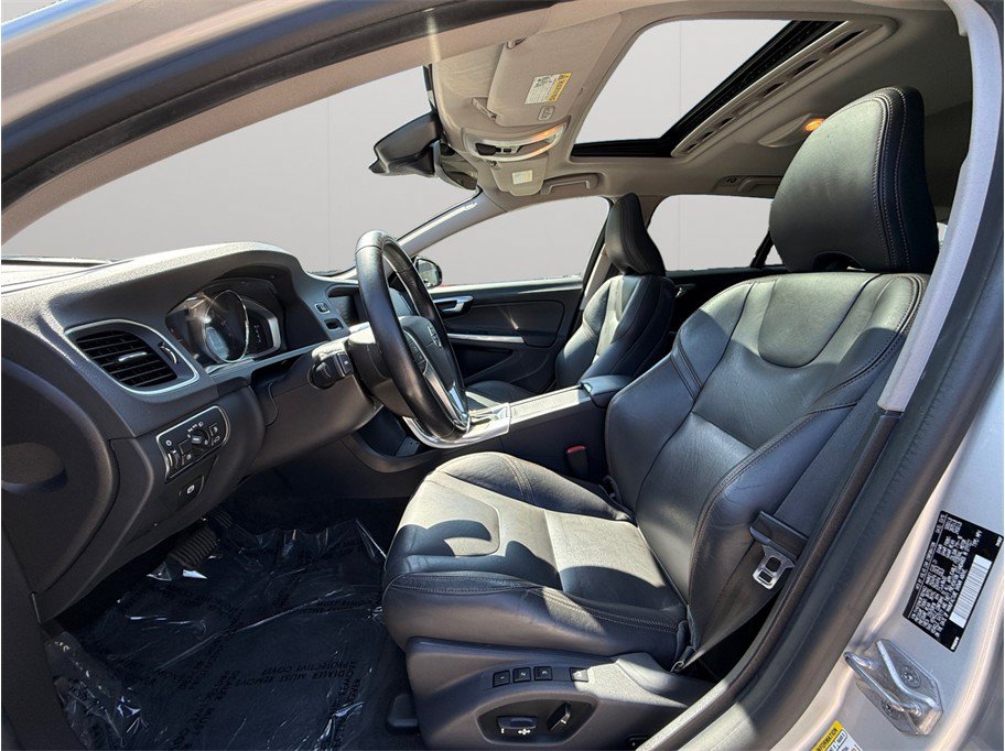 Used 2015 Volvo V60 T5 Cross Country AWD/4WD image 2