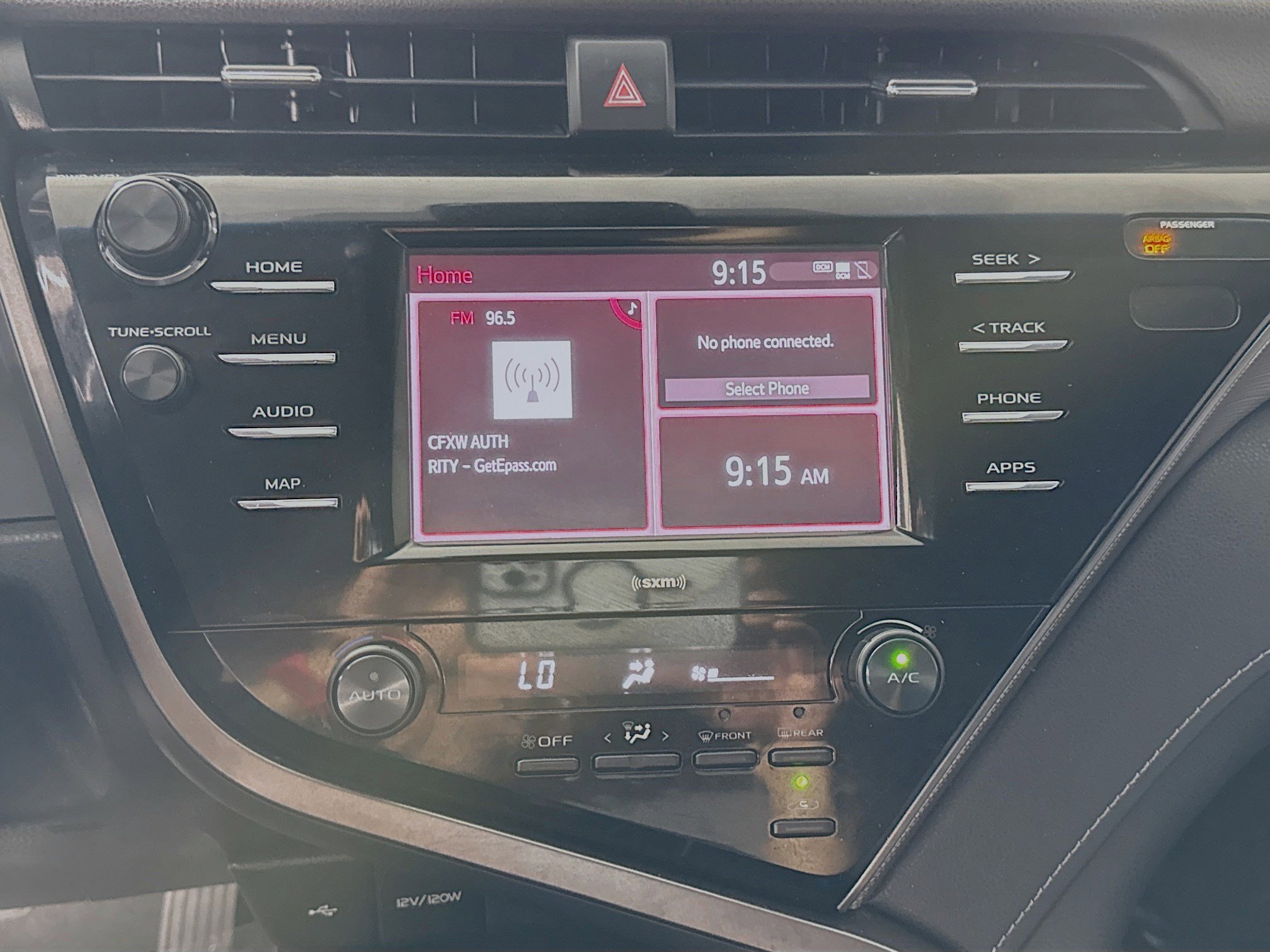 Used 2020 Toyota Camry SE FWD image 18