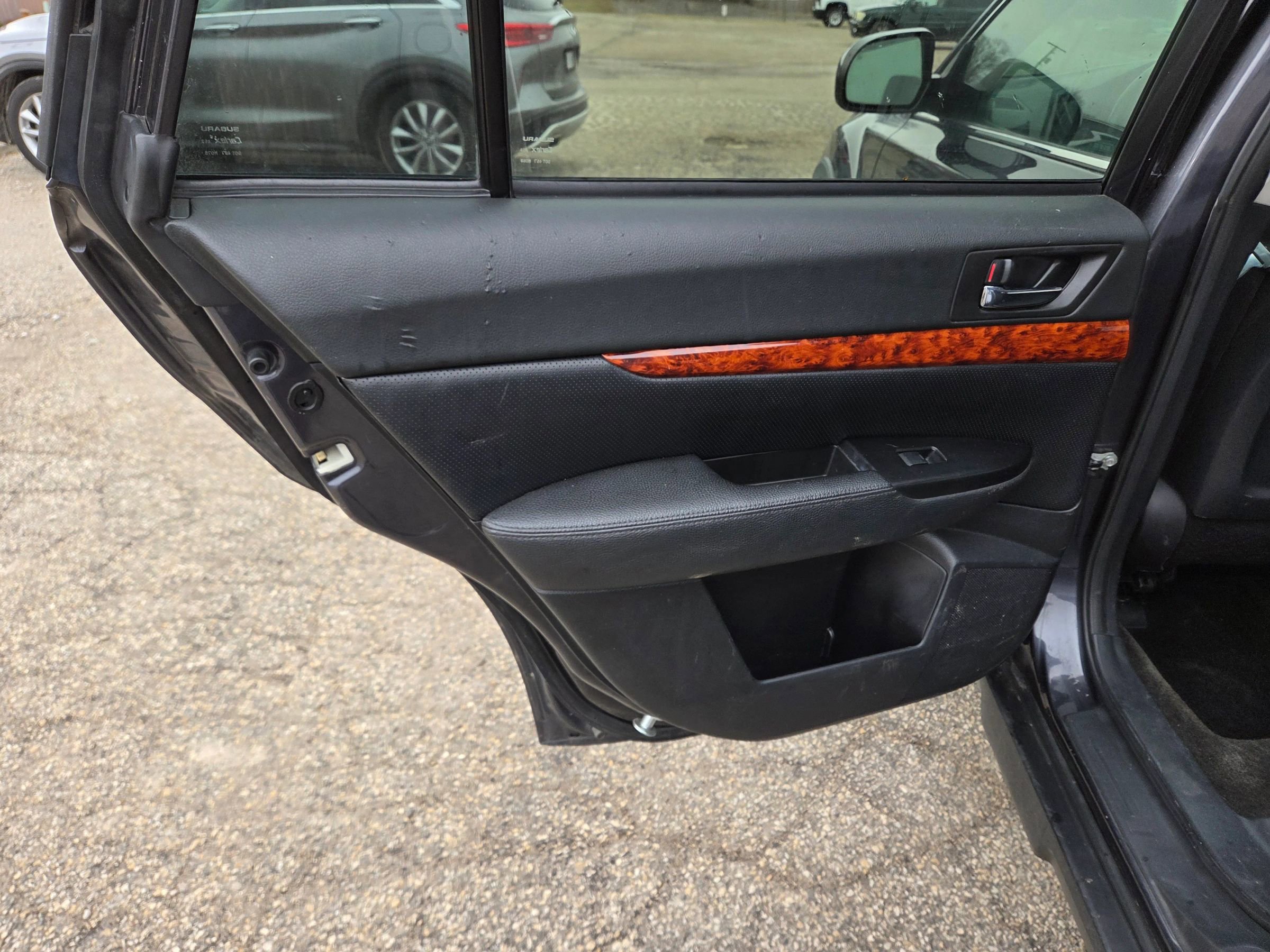 Used 2011 Subaru Outback 3.6R Limited image 12