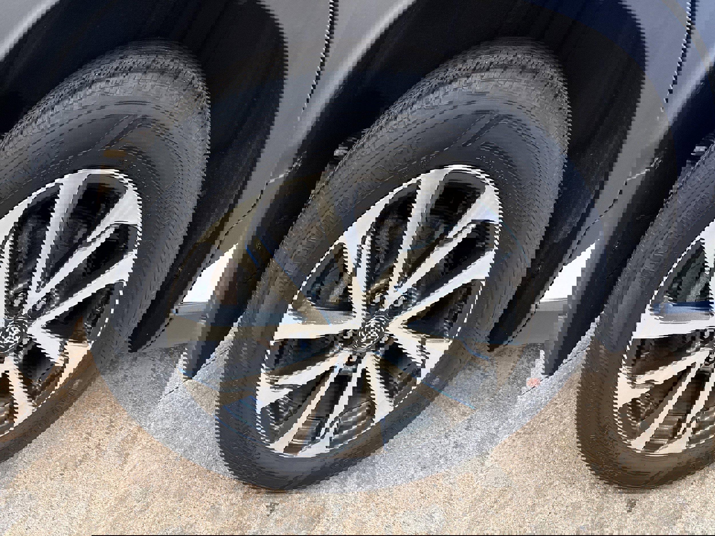 Used 2024 Toyota Corolla Cross XLE w/ Convenience Package image 14