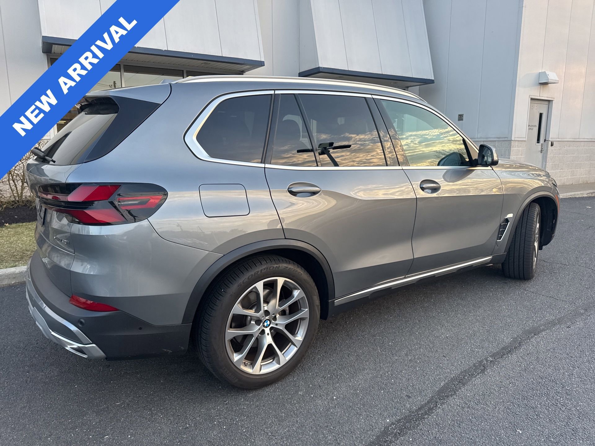 Used 2024 BMW X5 xDrive40i w/ Parking Assistance Package image 2