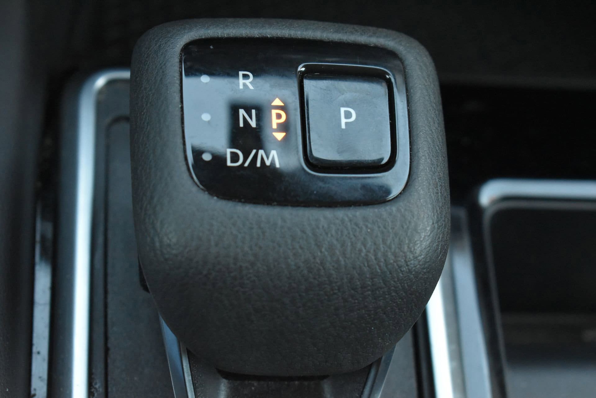 Used 2025 Nissan Pathfinder SV AWD/4WD image 32