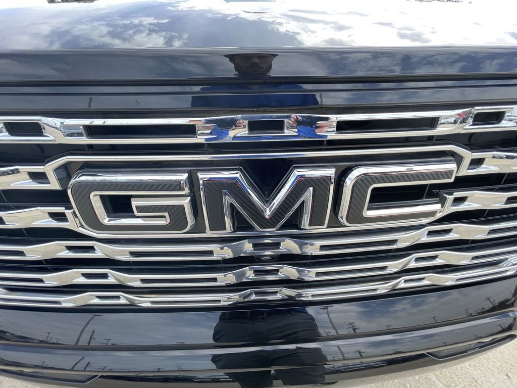 Used 2023 GMC Canyon Denali w/ Denali Black Edition AWD/4WD image 29